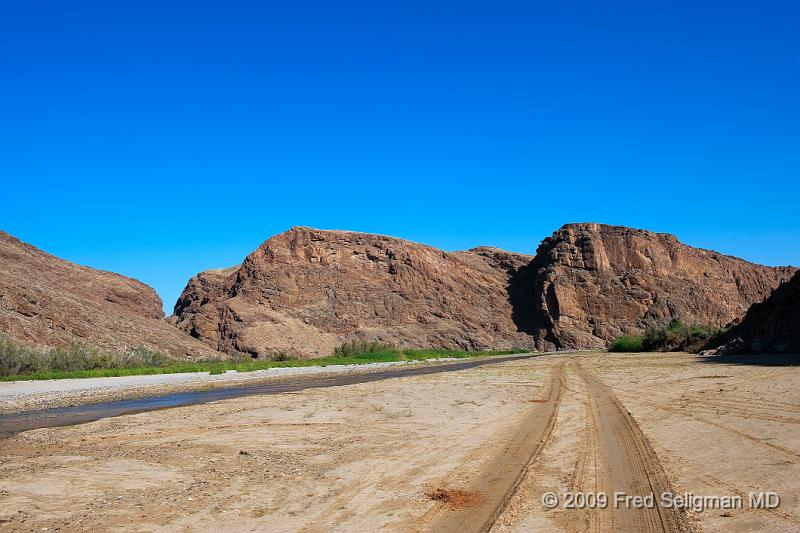 20090604_093041 D3 X1.jpg - Exploring the canyon of the Khumib River.